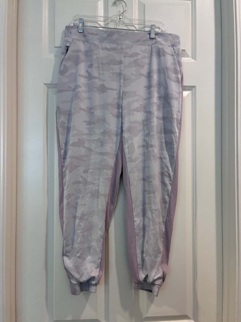 Athleta Light‎ Purple Camo Joggers